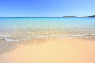 Plage de sable fin en Corse du sud Pinarello